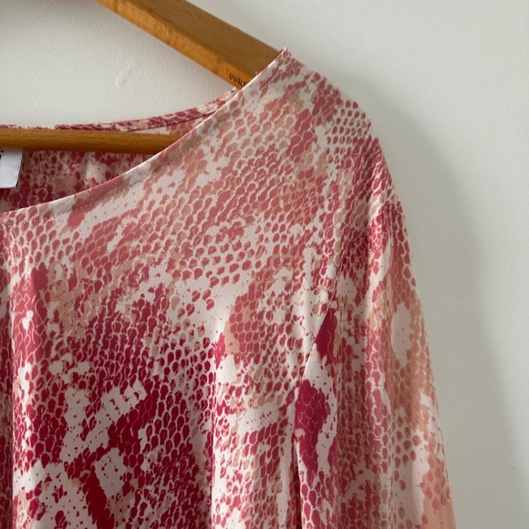 Cabi 5708 Bethany Pink Snakeprint Long Sleeve V-Neck Blouse Women’s Size Large - Picture 7 of 16